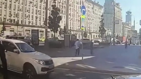 Мошенник в Москве "разводил" водителей иномарок сломанным гаджетом