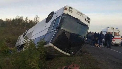 Автобус с детьми опрокинулся в Алтайском крае