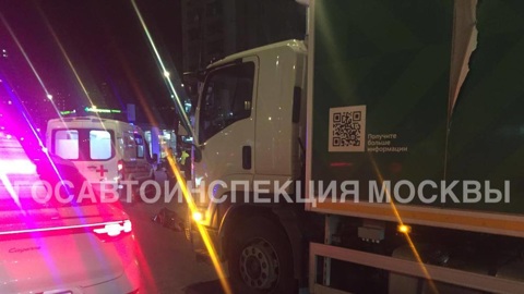 В Москве грузовик насмерть сбил нетрезвого пешехода