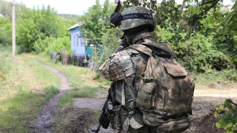 Росгвардейцы обнаружили крупный схрон с боеприпасами в ЛНР