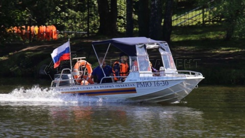 В Серебряном бору спасли погибавшего в Бездонном озере мужчину