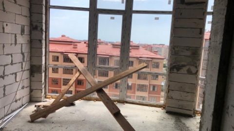 Рабочий погиб при падении с высоты на стройке жилого дома в Дагестане
