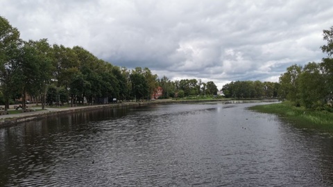 Катер столкнулся с баржей на Москве-реке, есть пострадавшие