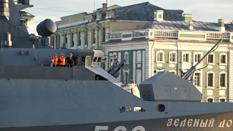 Кажется, будто заваливается горизонт: репетиция парада ко Дню ВМФ