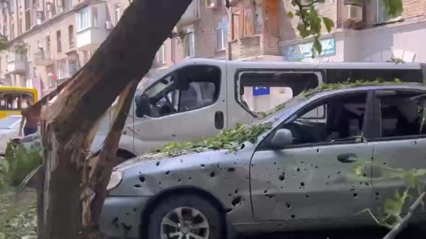 Украинский снаряд попал в школу в Донецке, убита женщина