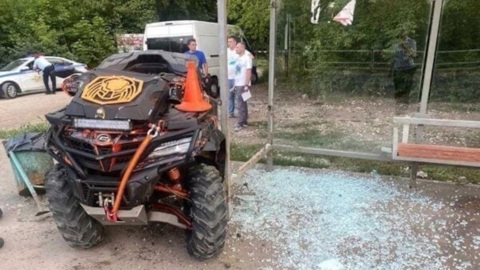 В Самаре квадроцикл врезался в остановку, есть пострадавшие