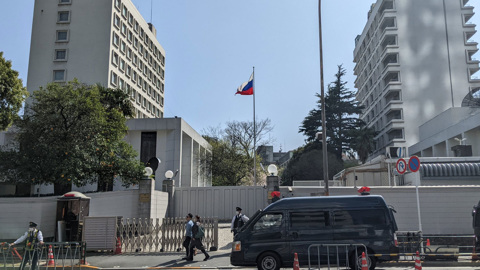 Японские ультраправые требуют у дипмиссий РФ в Токио и Осаке возврата Курил