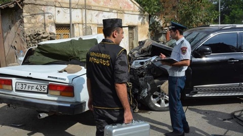 Четыре женщины погибли в ДТП с машиной миротворцев в Карабахе
