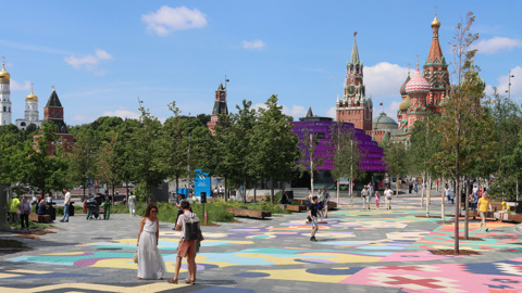 Гастроцентр парка Зарядье загорелся в Москве