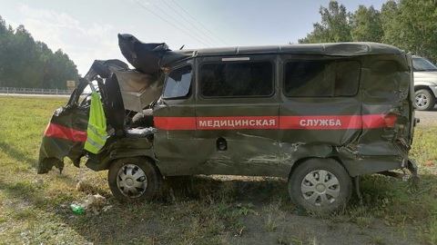 Медсестра погибла в столкновении фуры и скорой под Канском
