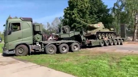 Т-34 отправили в сторону Таллина, мэр Нарвы раскритиковала демонтаж