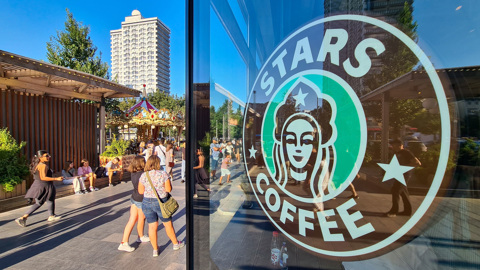 Bucks ушел, звезды остались: сменившая Starbucks сеть показала новый логотип
