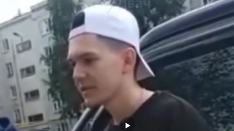 Оскорбивший волонтеров сын депутата снялся с выборов