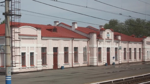 Три девочки-подростка на вокзале под Тюменью жестоко избили мужчину