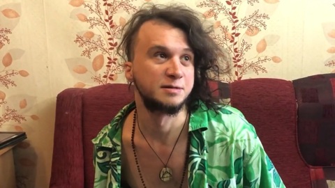 Впавший в детство петербуржец метнул "коктейль Молотова" в автобус