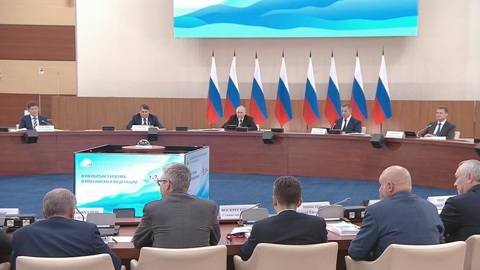 Путин: необходимо проработать вопрос о "едином окне" в туротрасли