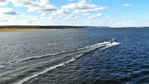 В Якутии спасатели ищут уплывших на катере в море Лаптевых мужчин