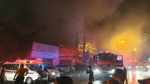 12 человек погибли при пожаре в караоке-баре на юге Вьетнама
