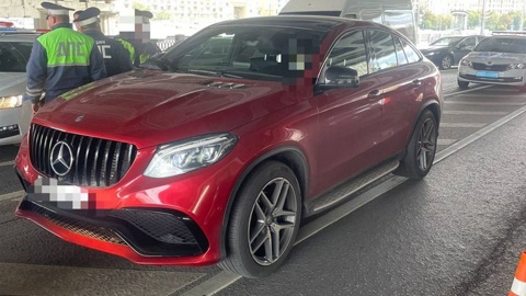 В центре Москвы найден Mercedes с застреленным мужчиной
