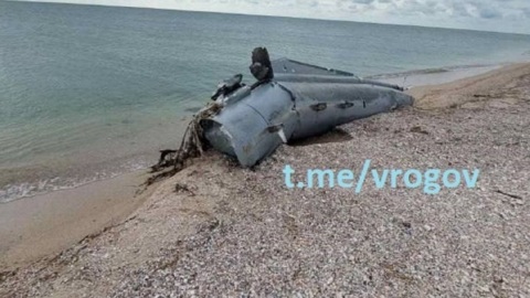 На пляже в Бердянске обнаружены обломки упавшей ракеты