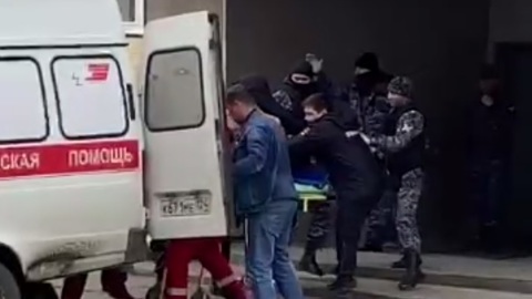 Ворвавшийся в школу полуголый мужчина задержан и передан врачам