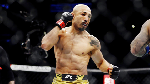 Экс-чемпион UFC объявил о завершении карьеры в ММА