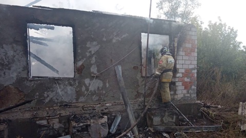Трое детей заживо сгорели в своем доме в Ростовской области