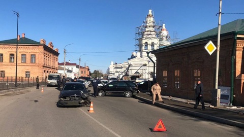 В аварии с автобусом в Минусинске пострадали люди