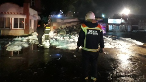 Легковушка протаранила остановку под Саратовом, трое погибших