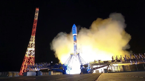 Ракету "Ангара-1.2" с военным спутником запустили с космодрома Плесецк