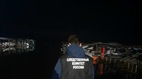 Лодка и баржа столкнулись на Волге в Нижегородской области