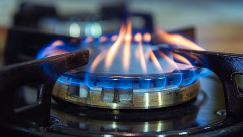 Четверо детей и две женщины отравились в квартире угарным газом