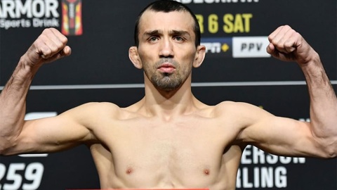 UFC уволил двух россиян и еще девять бойцов