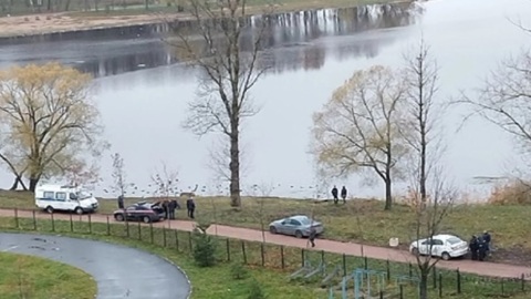 Из пруда в Петербурге достали женские ноги