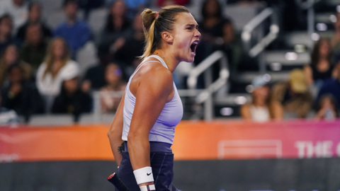 Соболенко сенсационно оставила Свентек без финала WTA Finals