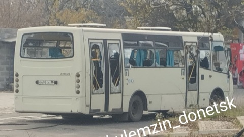 Рейсовый автобус попал под удар в ходе обстрела Донецка