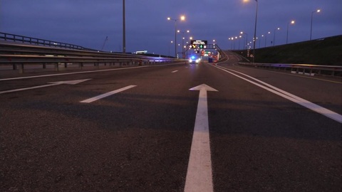 На Крымском мосту восстановили движение автотранспорта