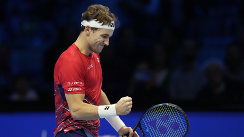 Рууд обыграл Оже-Альяссима в стартовом матче ATP Finals