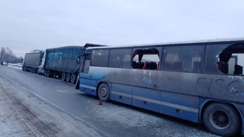 10 человек попали в больницу после ДТП с автобусом в Новосибирской области