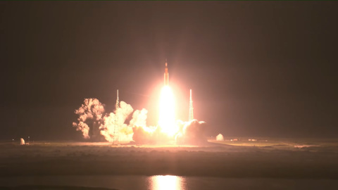 NASA запустило корабль Orion к Луне