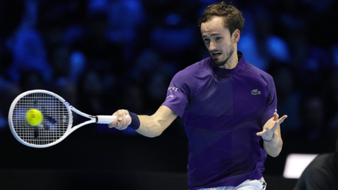 Медведев уступил Циципасу на Итоговом турнире ATP