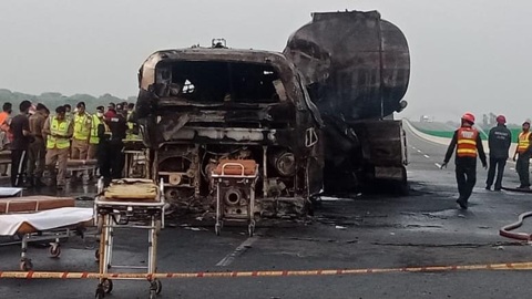 Не менее 20 человек погибли в ДТП на юге Пакистана