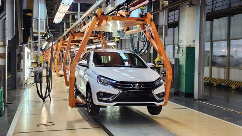 "АвтоВАЗ" собрал первую Lada Vesta NG в Тольятти