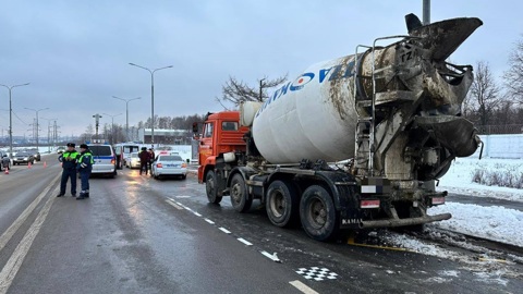 Ребенок погиб под колесами бетономешалки на западе Москвы