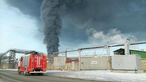 Цех по производству пластика загорелся в Подмосковье