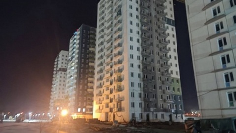 Директора стройфирмы убила упавшая с высоты дверь
