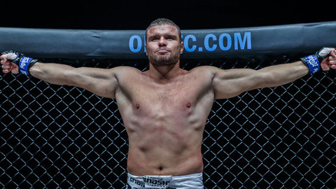 Малыхин назвал себя красавчиком после завоевания титула One FC