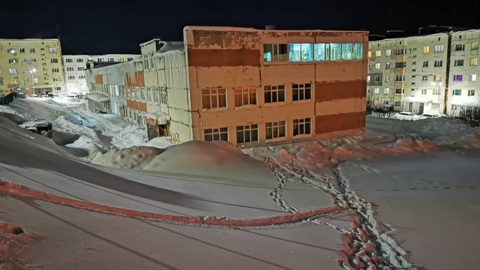 Упавшая с крыши детсада глыба льда убила ребенка