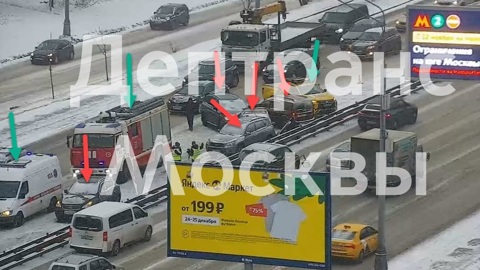 Снегопад стал причиной двух массовых аварий в Москве