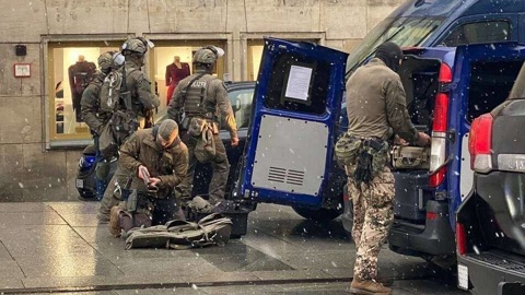 Устроивший стрельбу в центре Дрездена мужчина умер после задержания